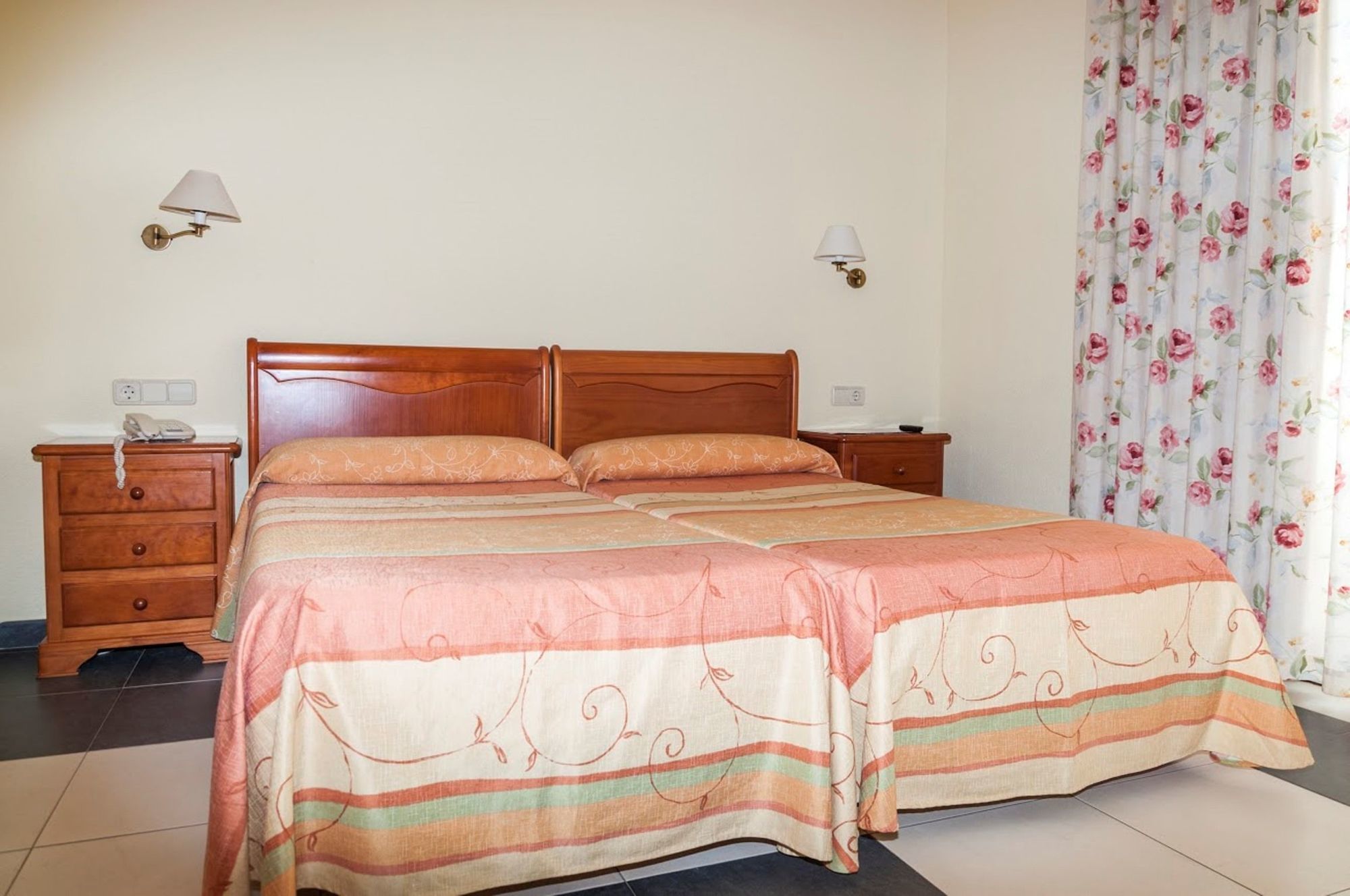 Hotel Tres Anclas Gandia Zewnętrze zdjęcie